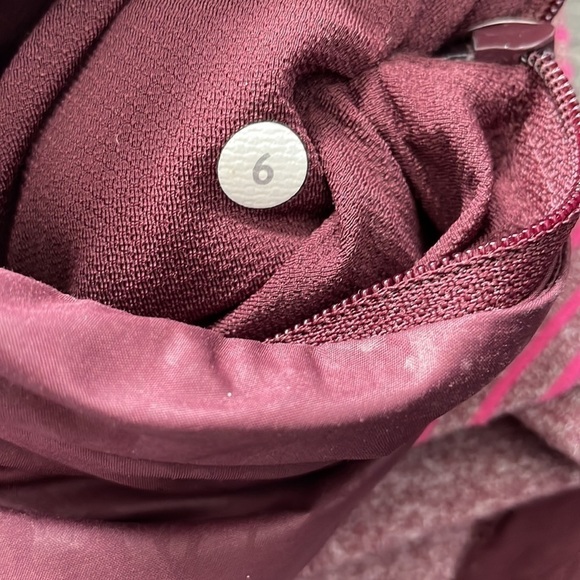 Sz6 Lululemon Rebel Runner Vest Petal Camo Embossed Bordeaux/hyper stripe VGUC - Picture 13 of 15